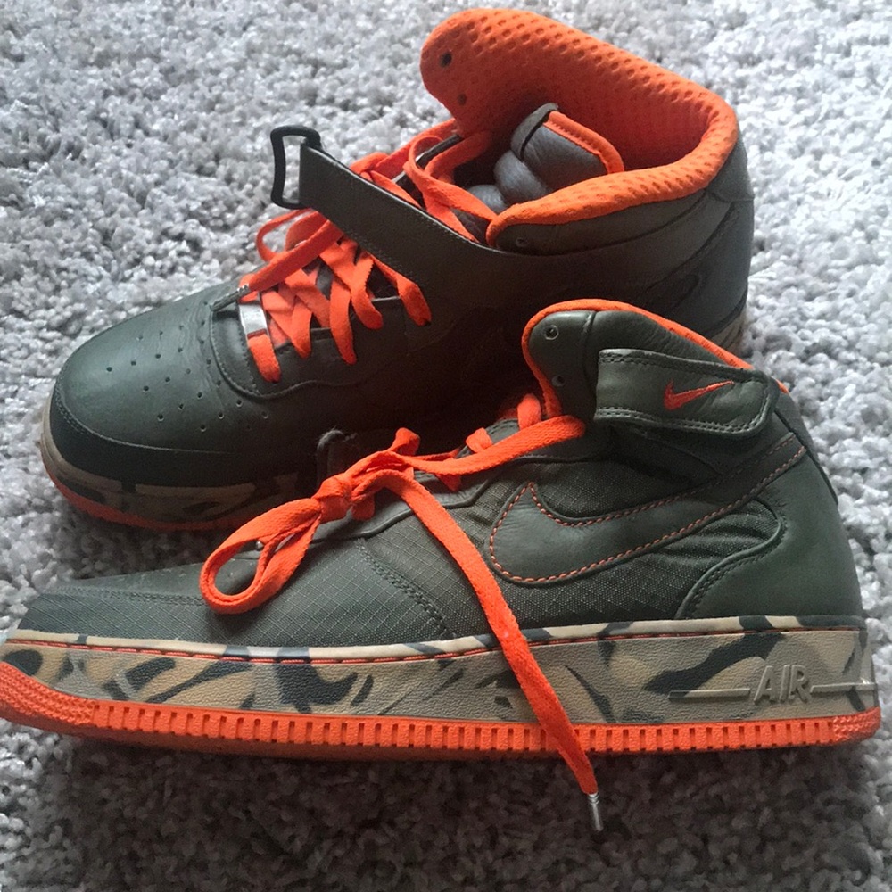 Nike green and orange camouflage uptowns
